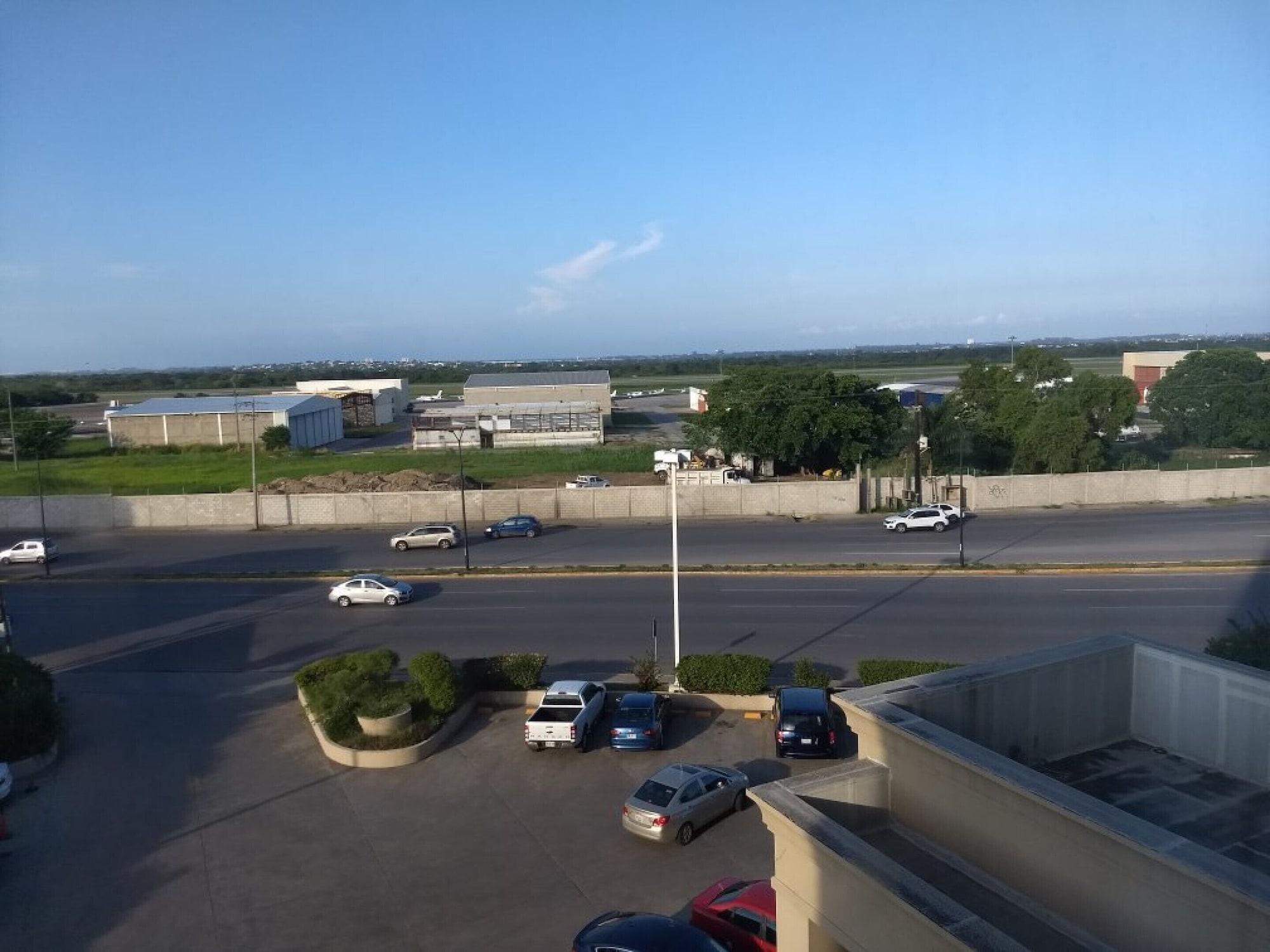 Hampton Inn Tampico Airport Exteriér fotografie